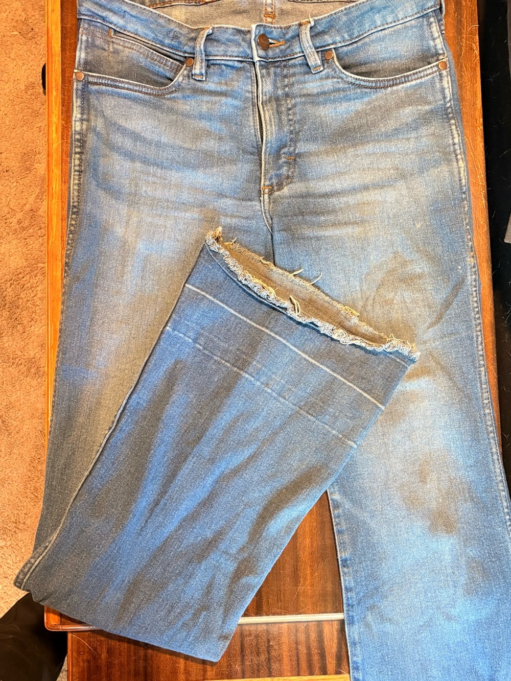 Wrangler Women's Light Blue trouser Leg Jeans with Raw Hem (SEE DESCRIPTION)